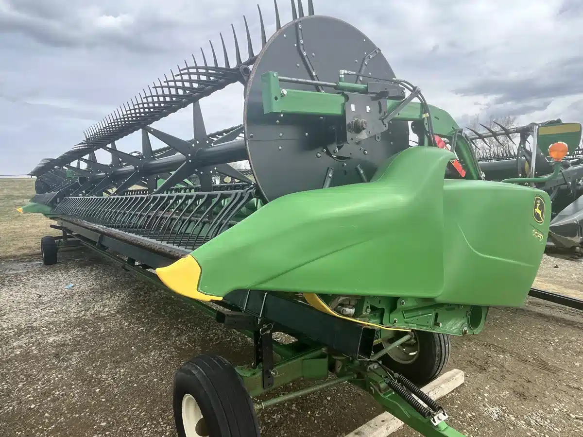 Gallery image 1 for Used 2017 John Deere 640FD Header - Draper