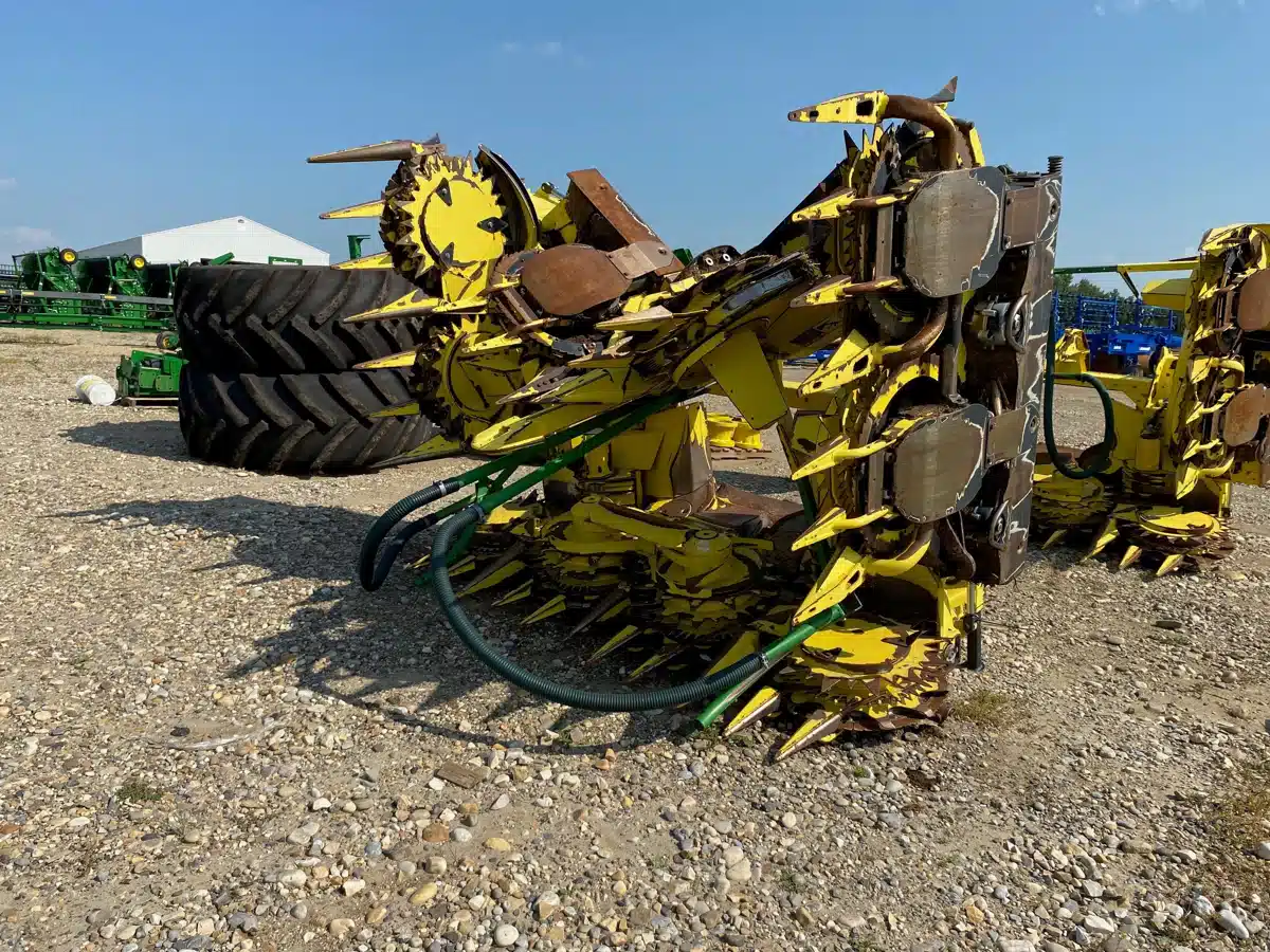 Gallery image 1 for Used 2015 John Deere 690 Header - Rotary