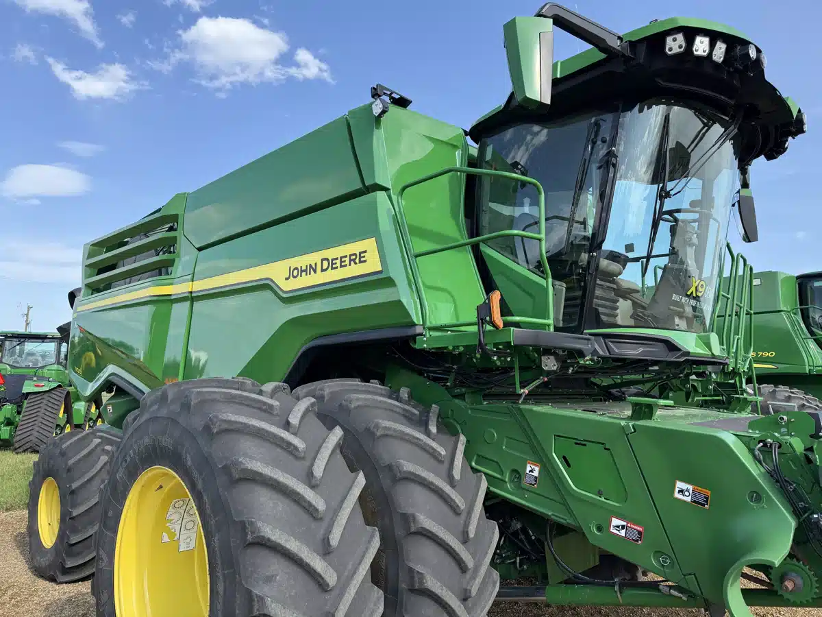 Gallery image 2 for Used 2021 John Deere X9 1100 Combine