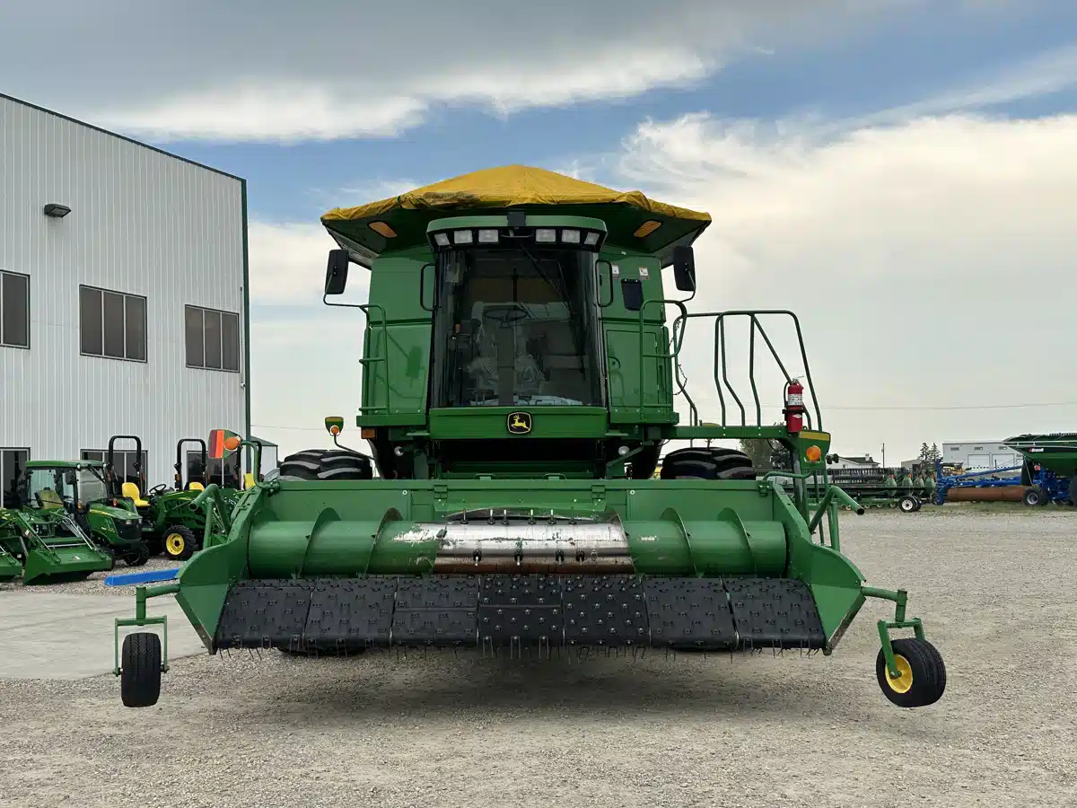 Gallery image 2 for Used 2005 John Deere 9660 STS Combine
