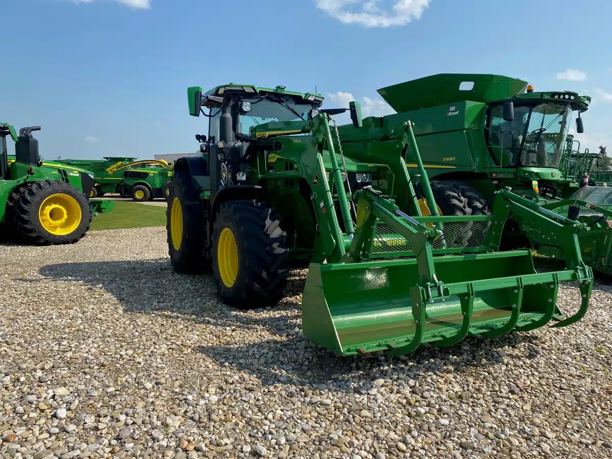 Gallery image 2 for Used 2022 John Deere 7R 250 Tractor