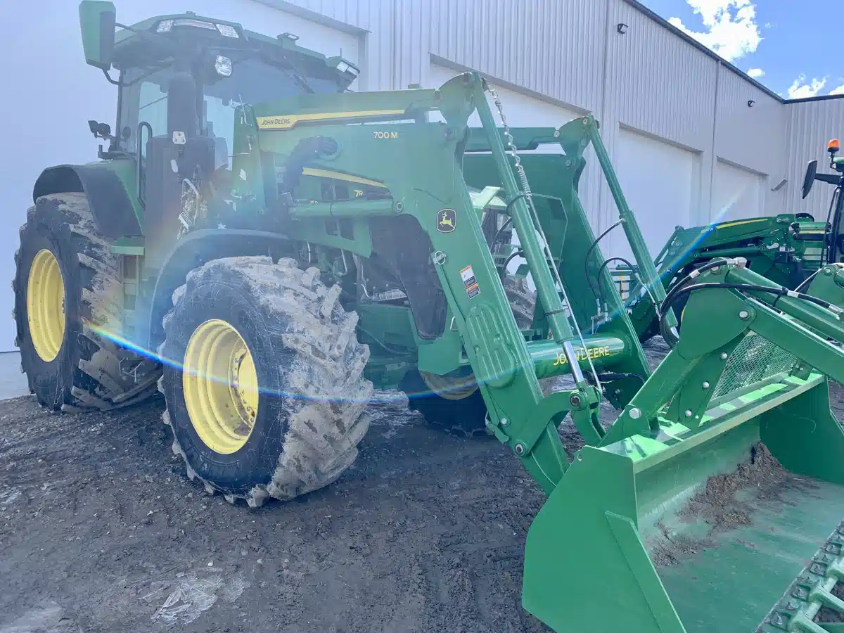 Gallery image 2 for Used 2022 John Deere 7R 250 Tractor