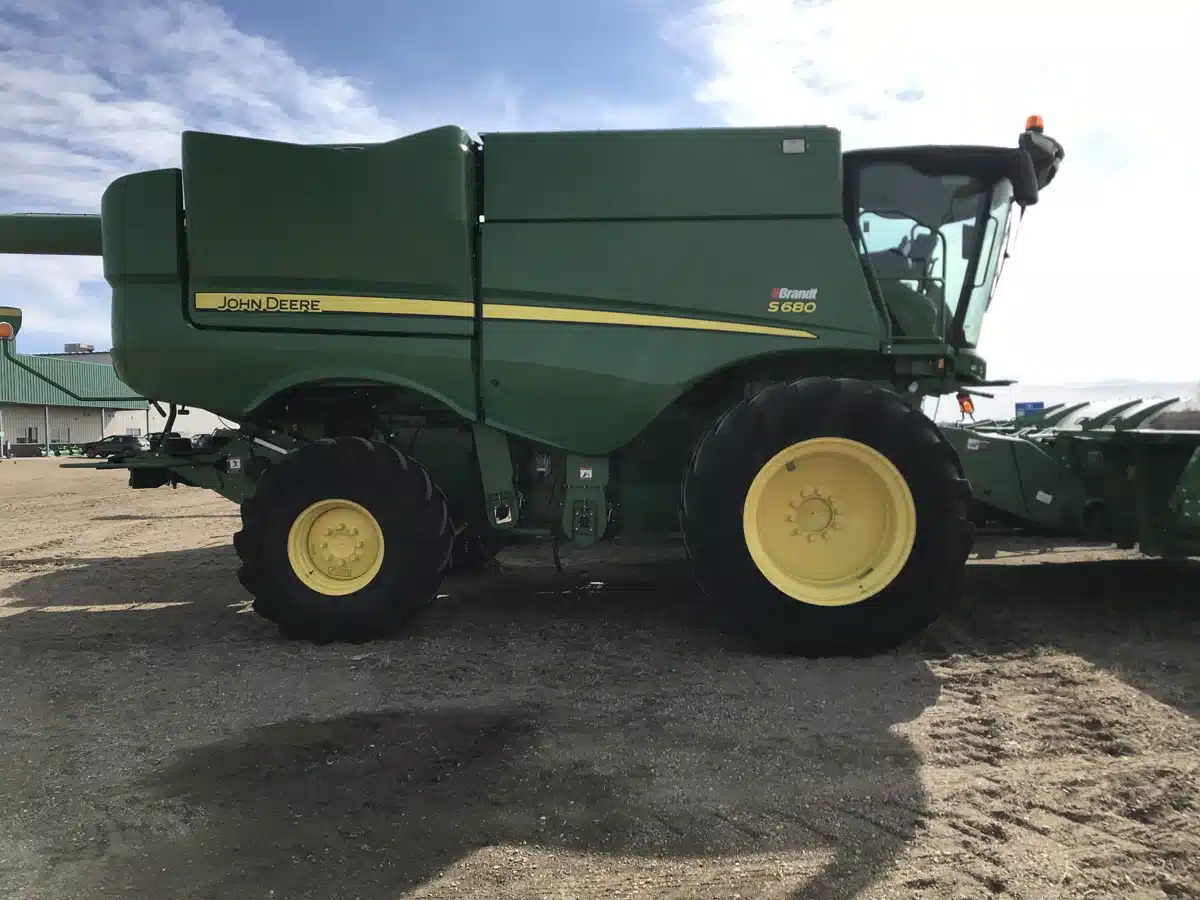Gallery image 2 for Used 2015 John Deere S680 Combine