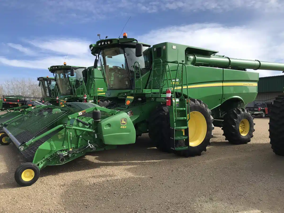 Gallery image 1 for Used 2015 John Deere S680 Combine