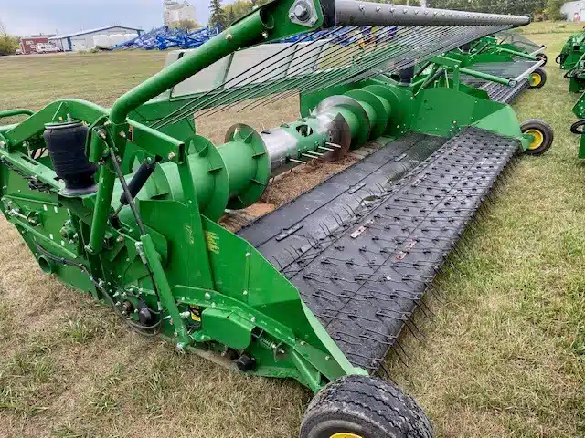 Gallery image 2 for Used 2016 John Deere 615P Header - Draper