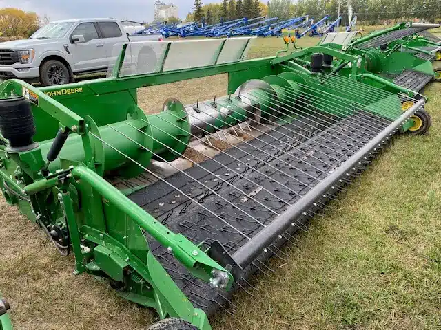 Gallery image 2 for Used 2016 John Deere 615P Header - Draper
