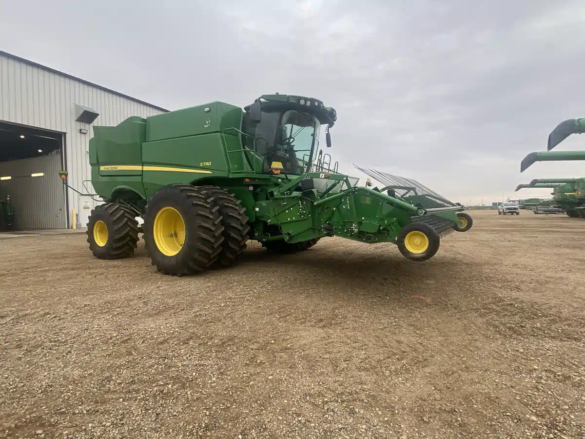 Gallery image 2 for Used 2022 John Deere S790 Combine