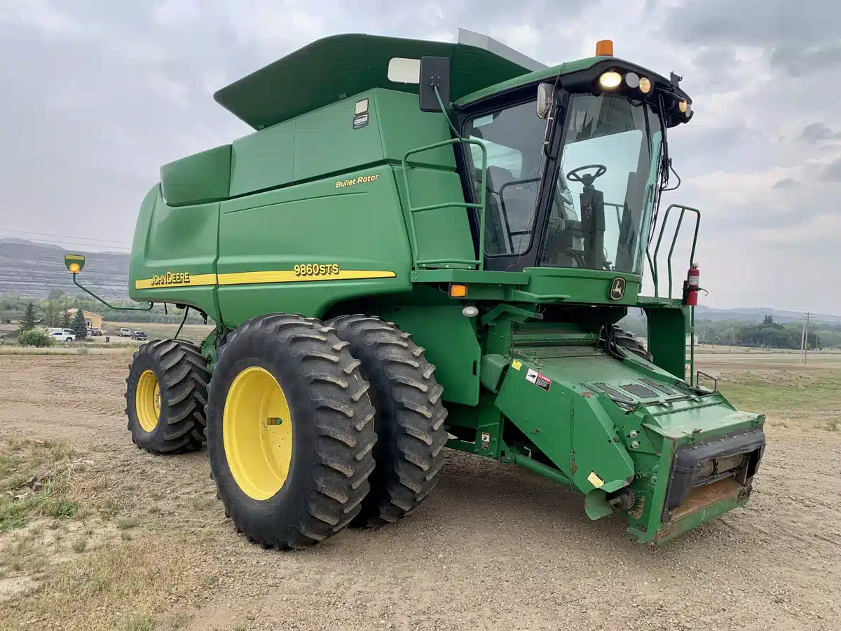 Gallery image 2 for Used 2006 John Deere 9860 STS Combine