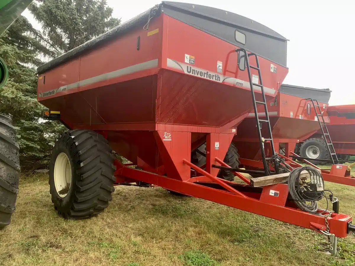 Gallery image 2 for Used 2018 Unverferth 8250 Grain Cart