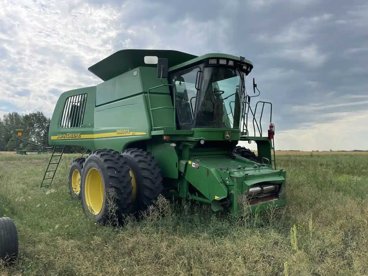 Gallery image 2 for Used 2004 John Deere 9860 STS Combine