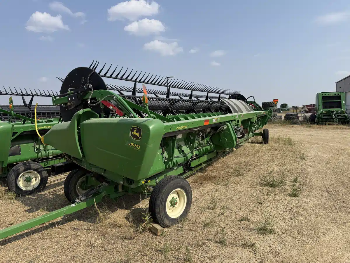 Gallery image 1 for Used 2017 John Deere 635FD Header - Draper
