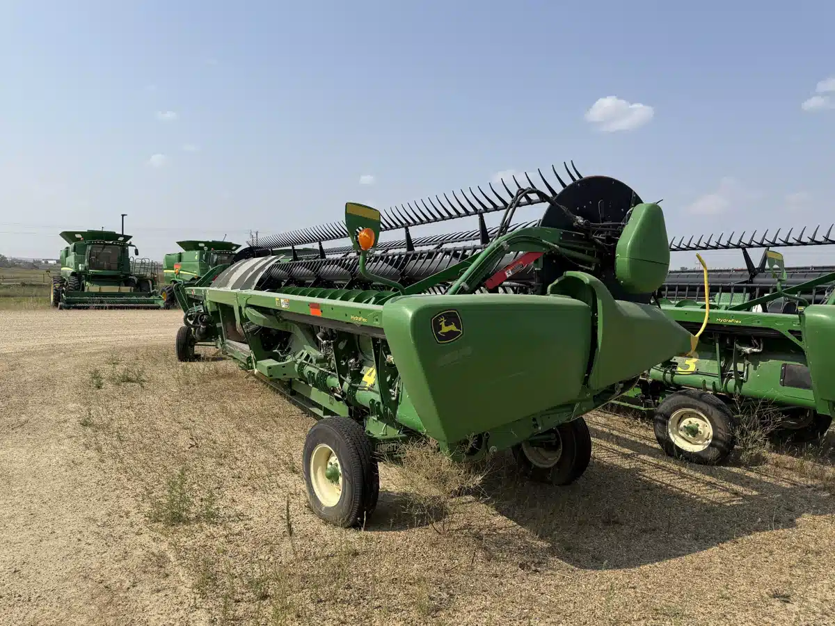Gallery image 2 for Used 2017 John Deere 635FD Header - Draper