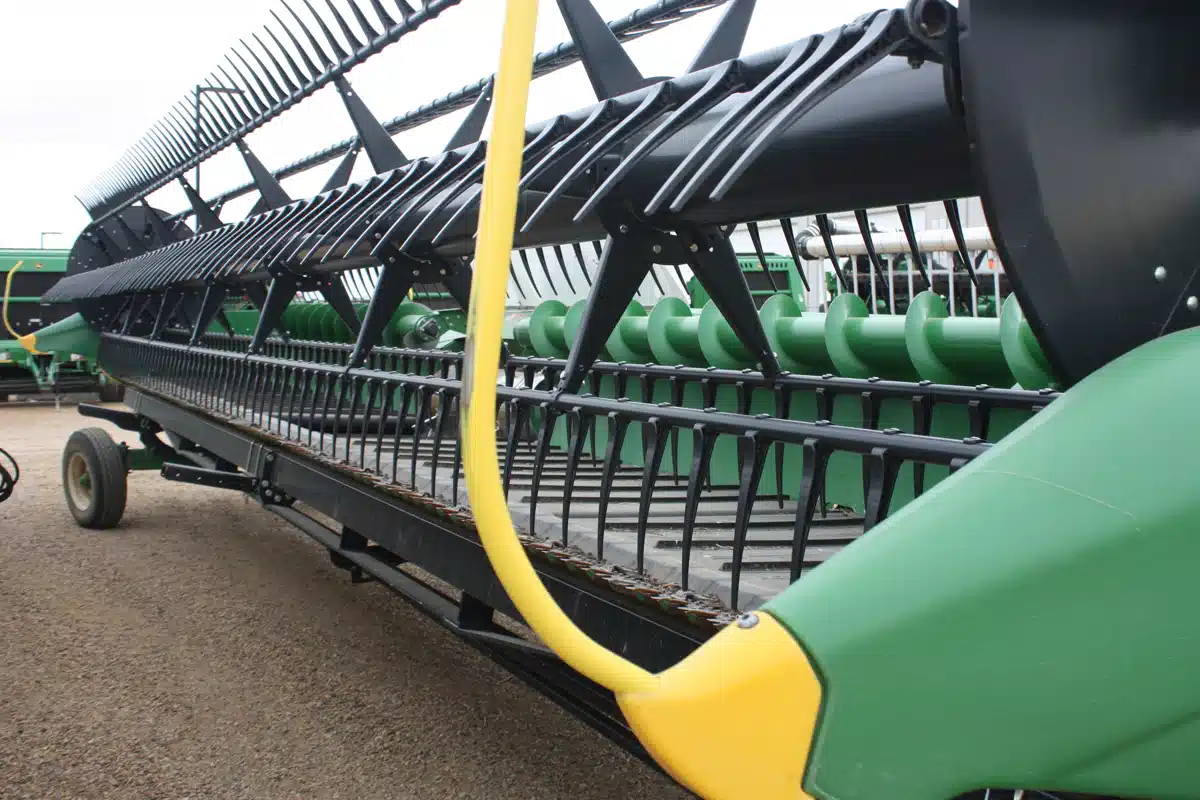 Gallery image 2 for Used 2017 John Deere 635FD Header - Draper