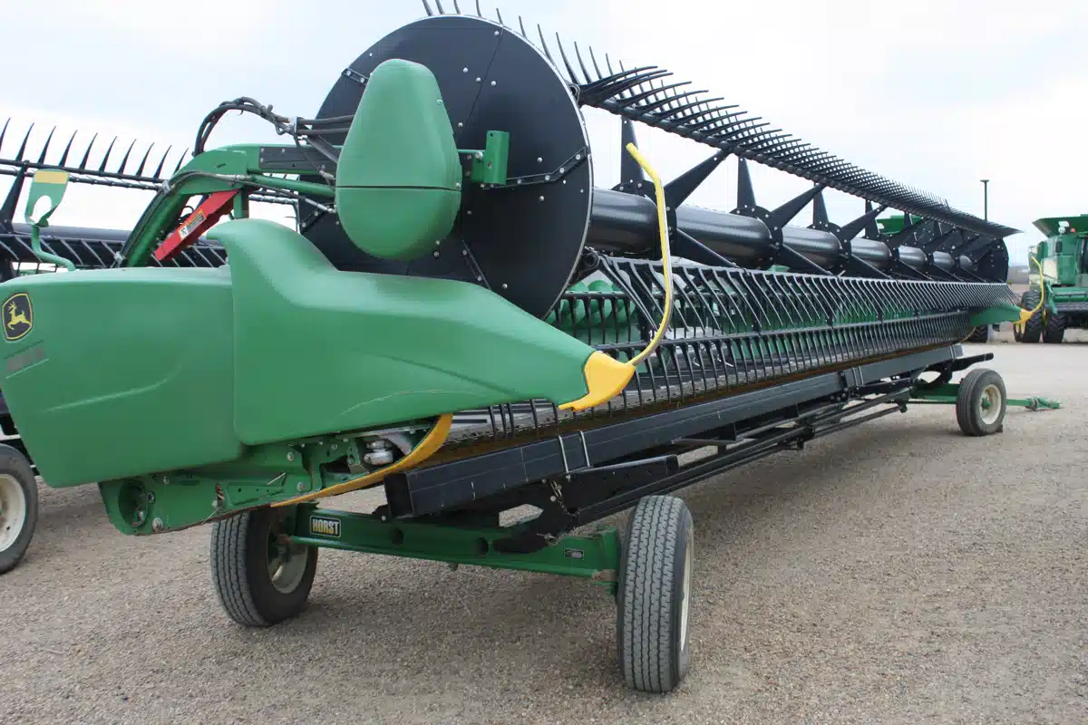 Gallery image 2 for Used 2017 John Deere 635FD Header - Draper