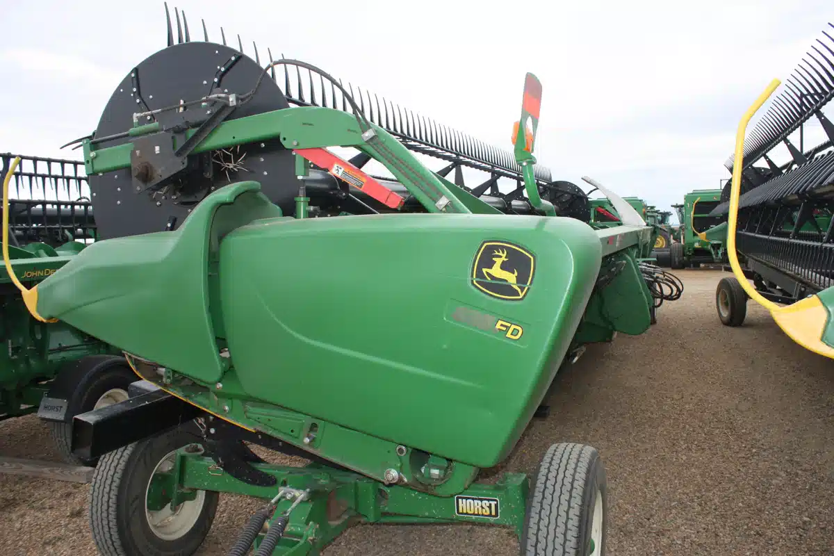 Gallery image 2 for Used 2017 John Deere 635FD Header - Draper