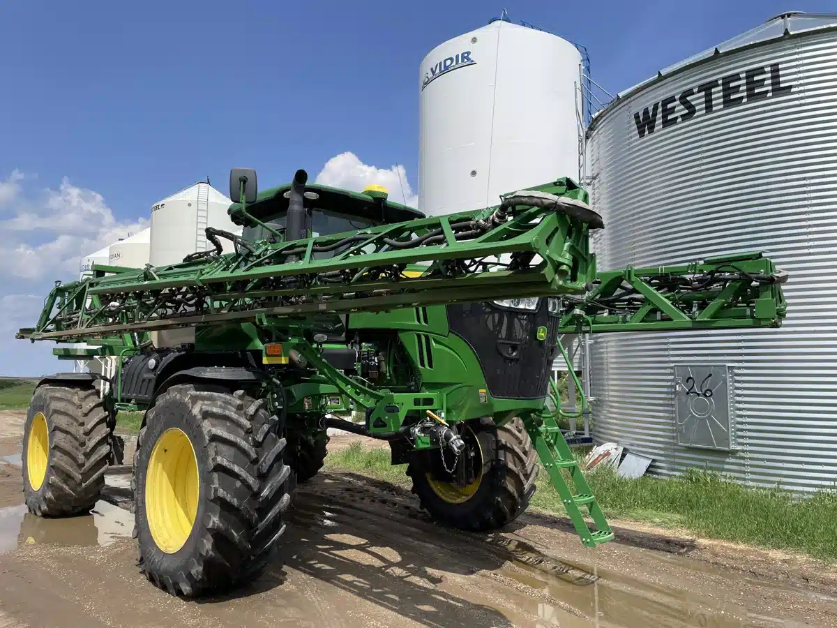 Gallery image 2 for Used 2018 John Deere R4038 Sprayer - Self Propelled