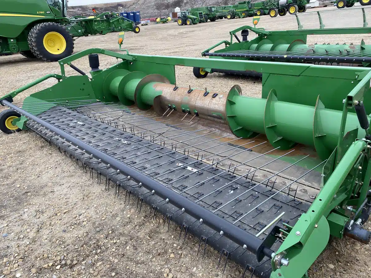 Gallery image 1 for Used 2012 John Deere 615P Header - Pickup