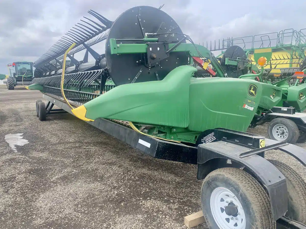Gallery image 1 for Used 2017 John Deere 635FD Header - Draper