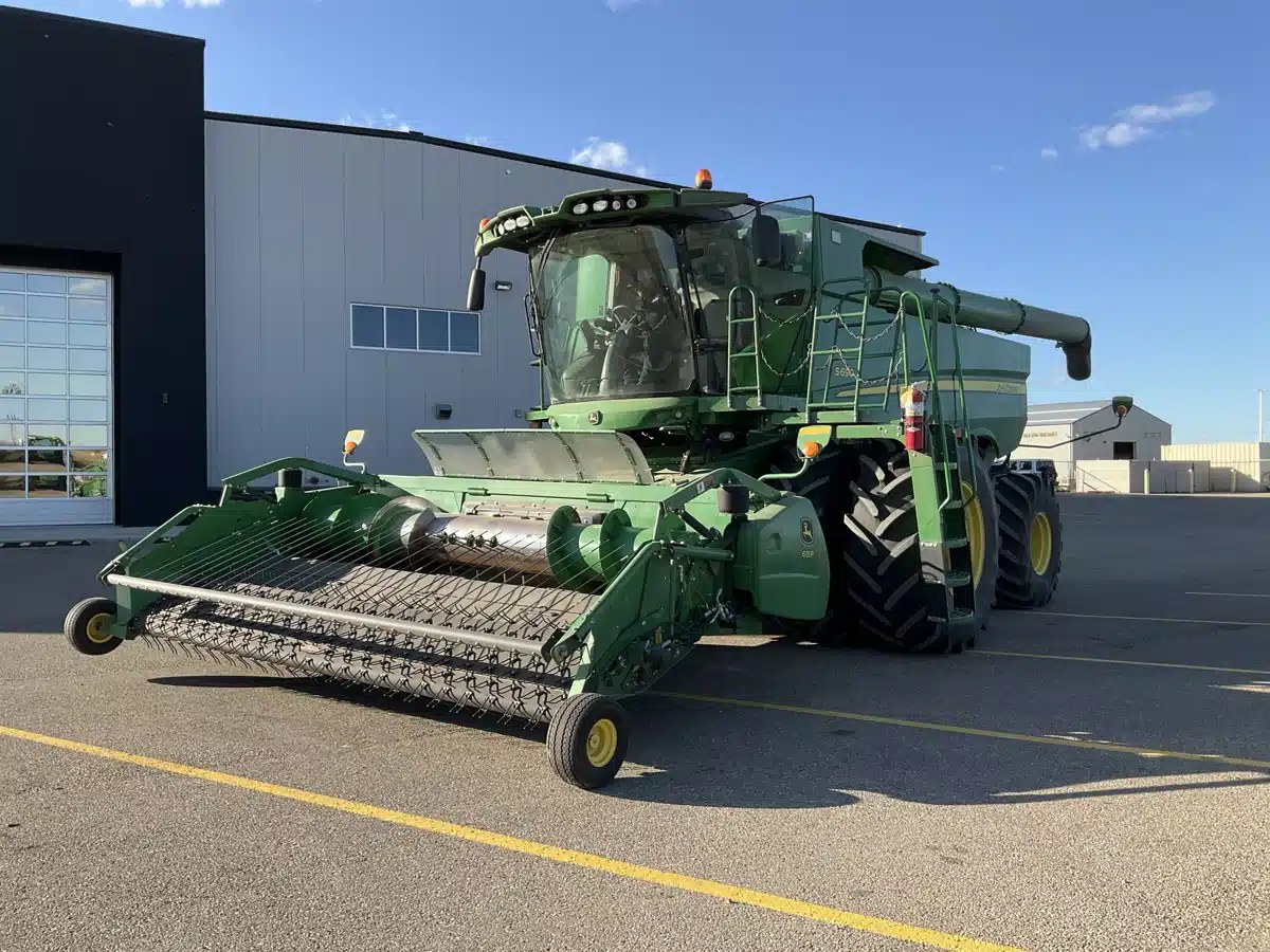 Gallery image 1 for Used 2015 John Deere S690 Combine