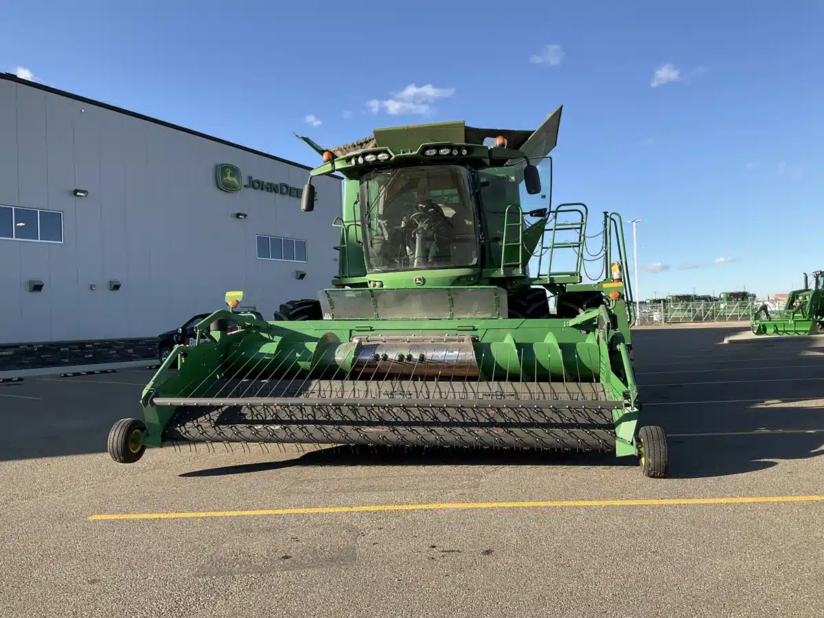 Gallery image 2 for Used 2015 John Deere S690 Combine