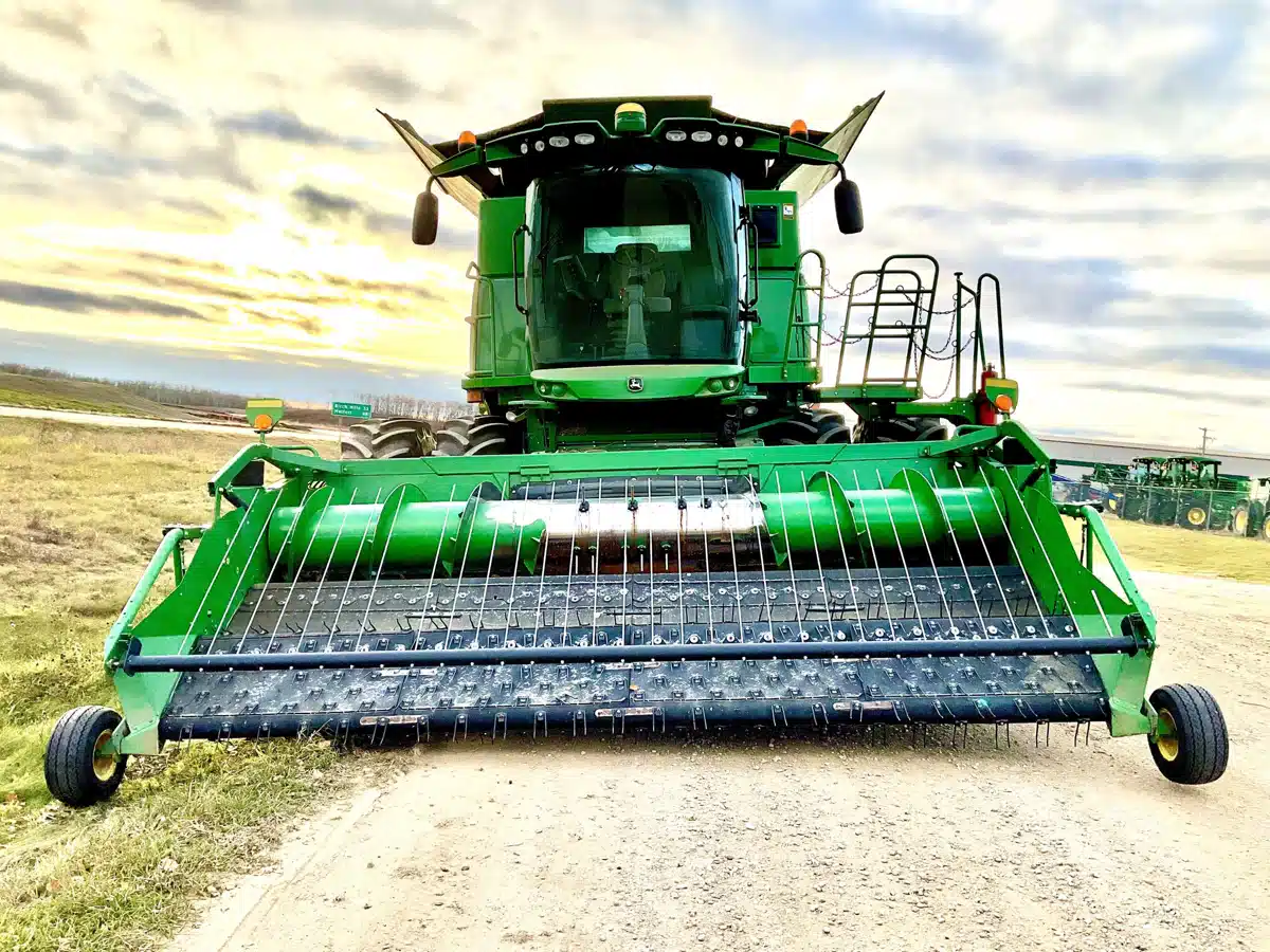 Gallery image 2 for Used 2012 John Deere S680 Combine