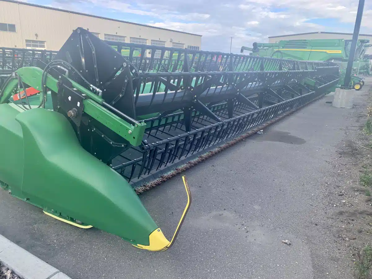Gallery image 2 for Used 2022 John Deere RD45F Header Combine