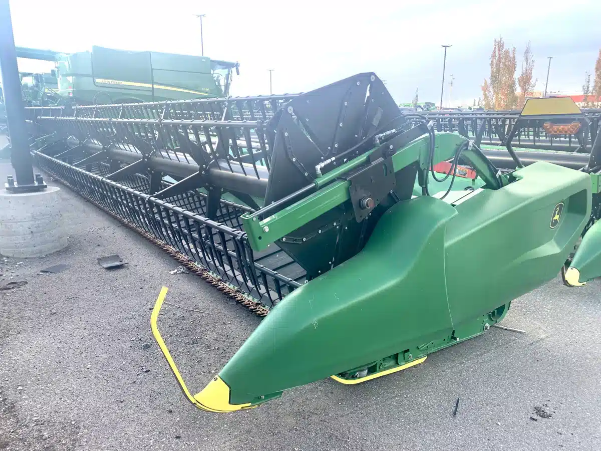 Gallery image 1 for Used 2022 John Deere RD45F Header Combine