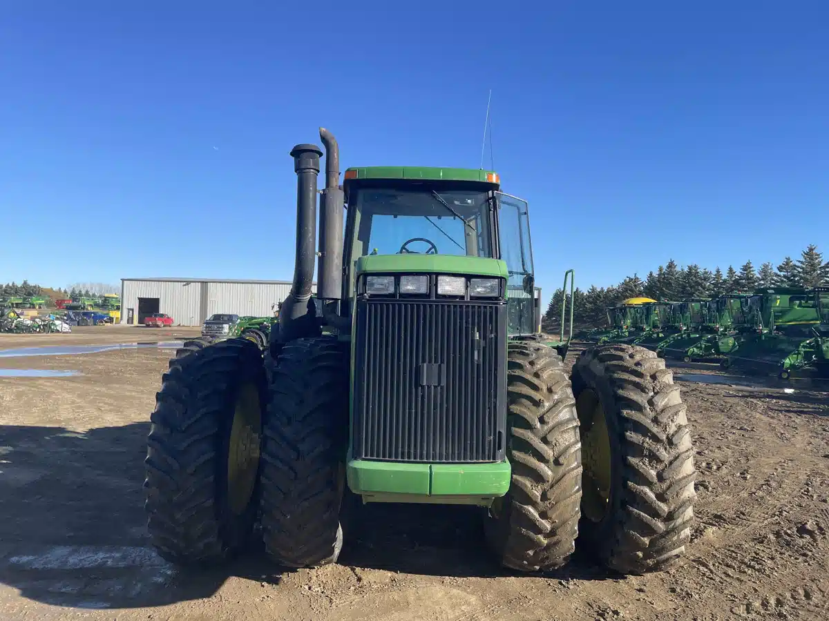 Gallery image 2 for Used 1998 John Deere 9200 Tractor