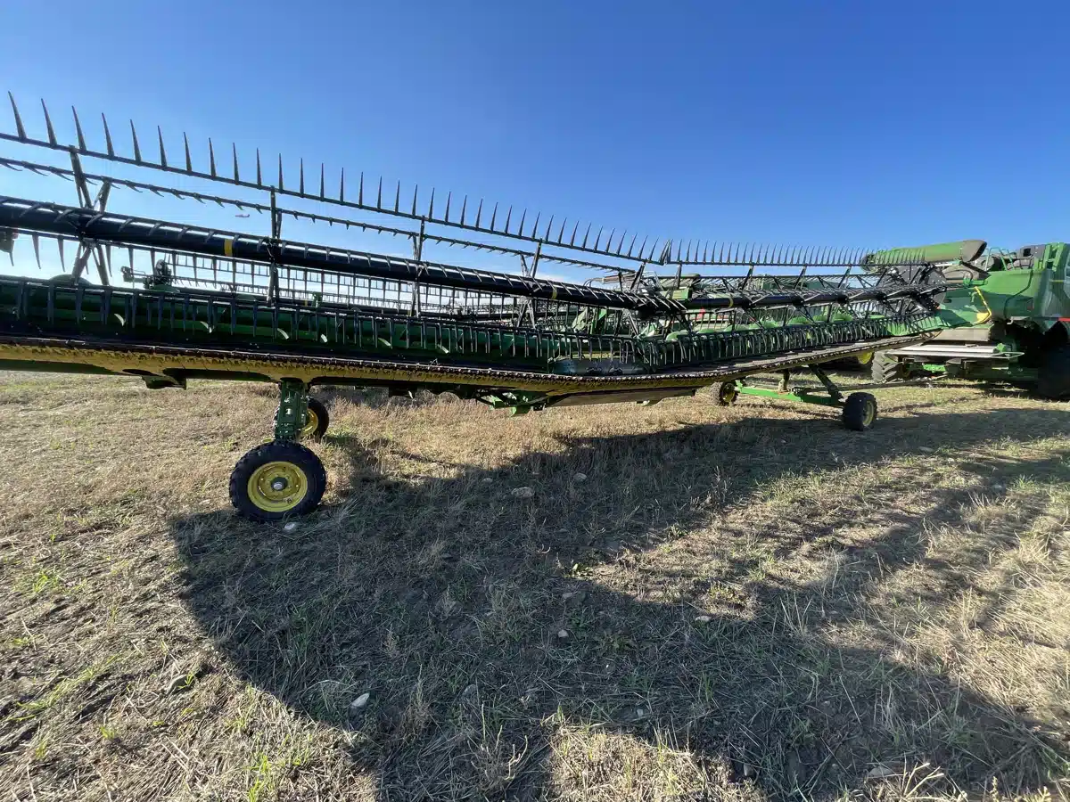 Gallery image 2 for Used 2022 John Deere HD45R Header - Draper