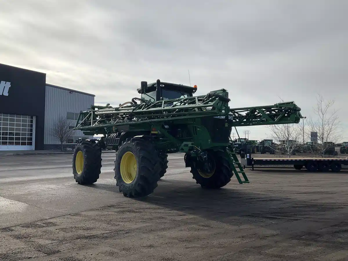 Gallery image 2 for Used 2015 John Deere R4038 Sprayer - Self Propelled