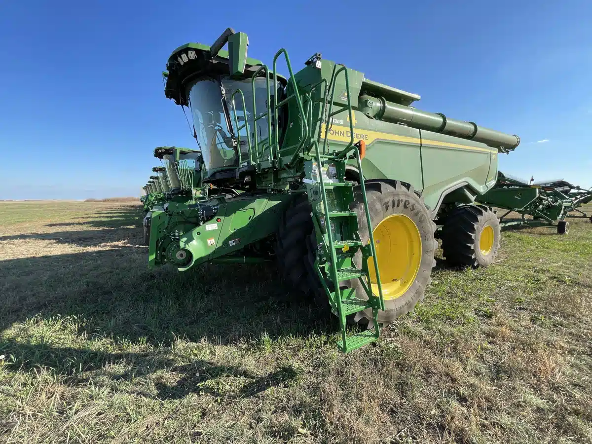 Gallery image 1 for Used 2022 John Deere X9 1000 Combine