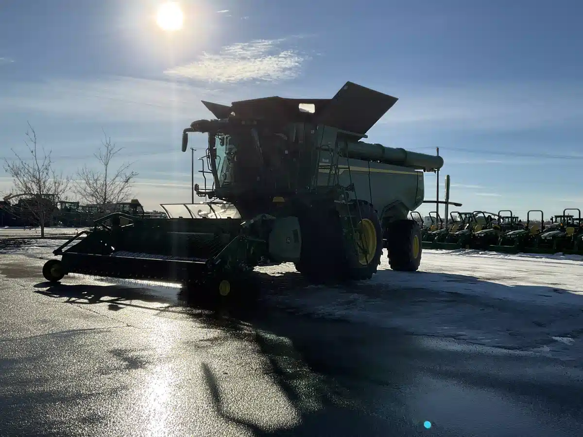 Gallery image 2 for Used 2022 John Deere X9 1000 Combine