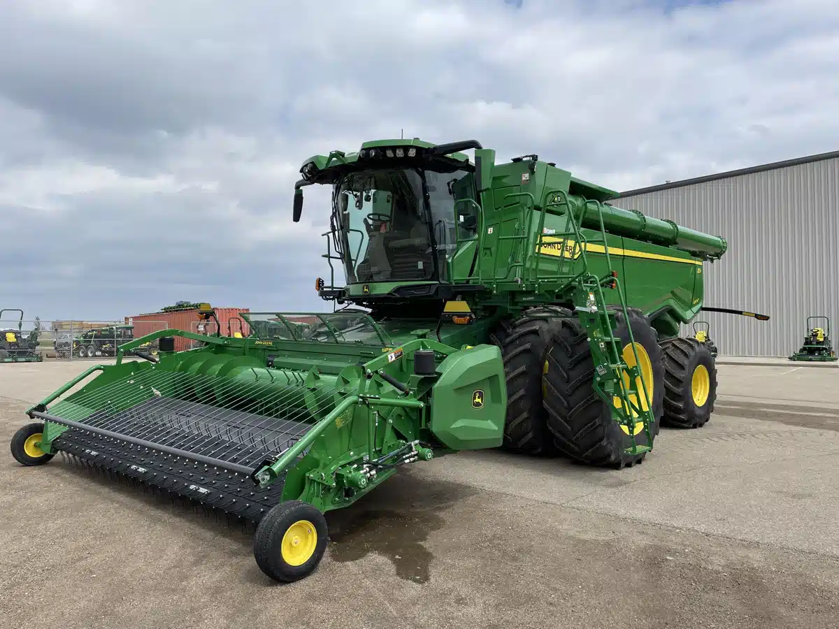 Gallery image 1 for Used 2022 John Deere X9 1000 Combine