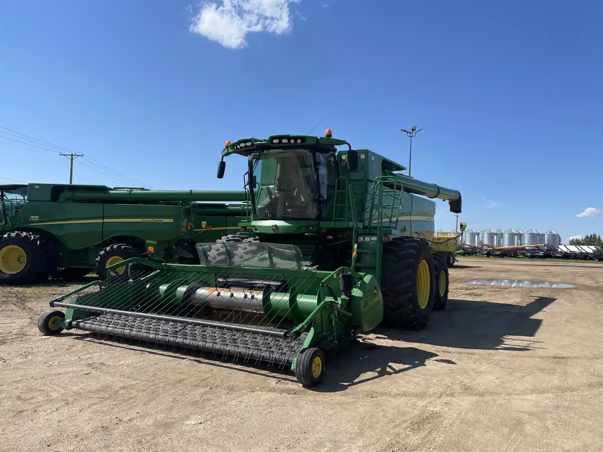 Gallery image 1 for Used 2012 John Deere S690 Combine