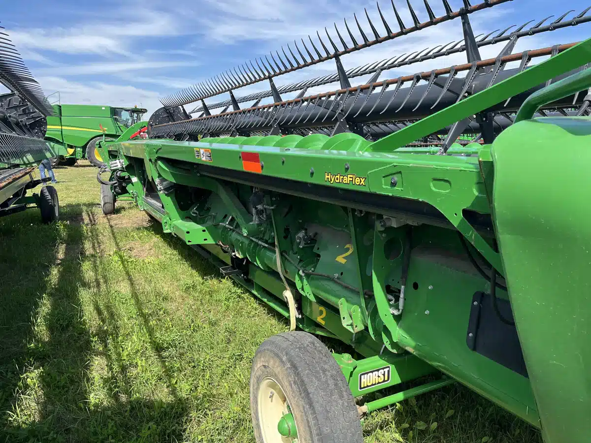Gallery image 1 for Used 2018 John Deere 635FD Header - Draper