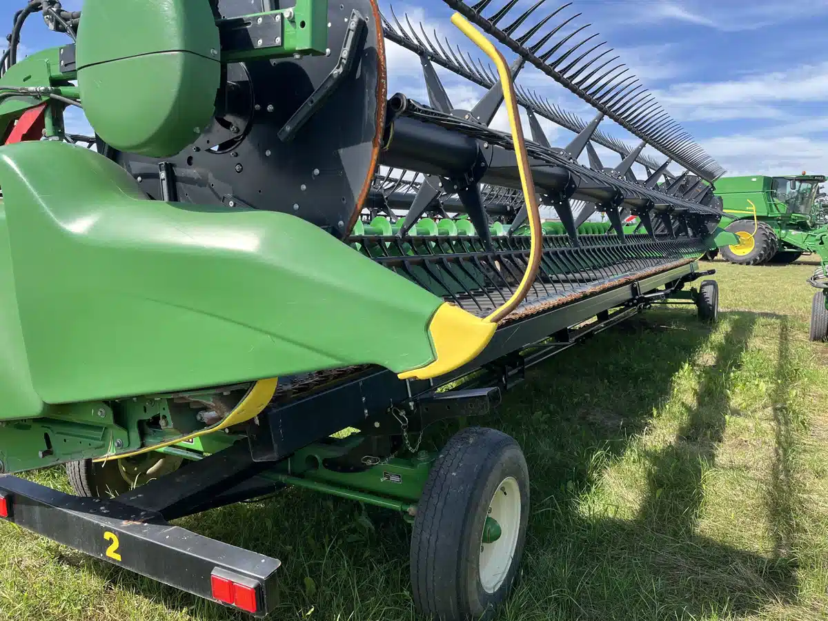 Gallery image 2 for Used 2018 John Deere 635FD Header - Draper