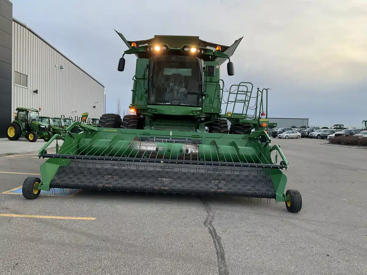 Gallery image 2 for Used 2017 John Deere S680 Combine