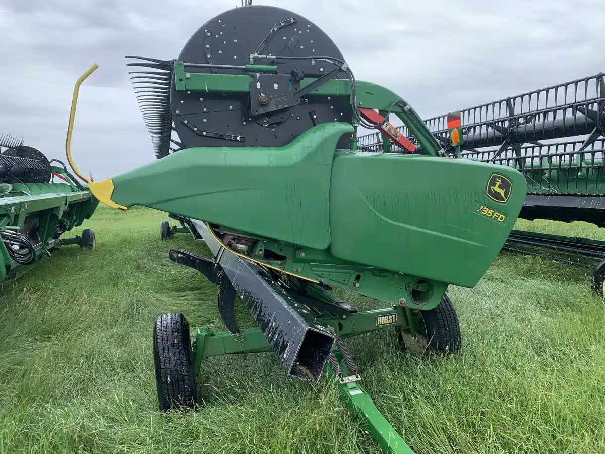 Gallery image 2 for Used 2019 John Deere 735FD Header - Draper