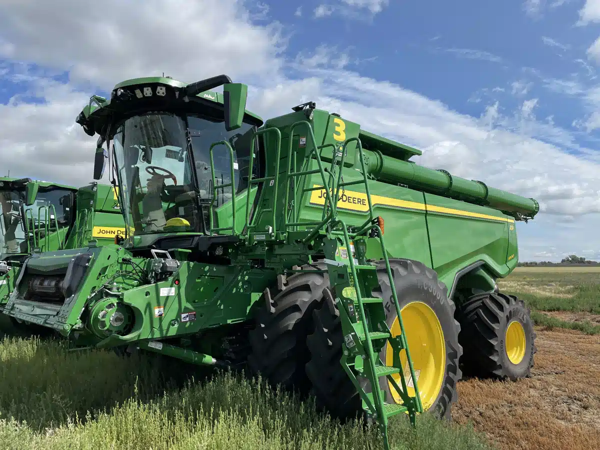Gallery image 1 for Used 2022 John Deere X9 1000 Combine
