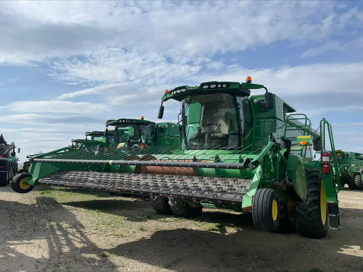Gallery image 1 for Used 2014 John Deere S670 Combine