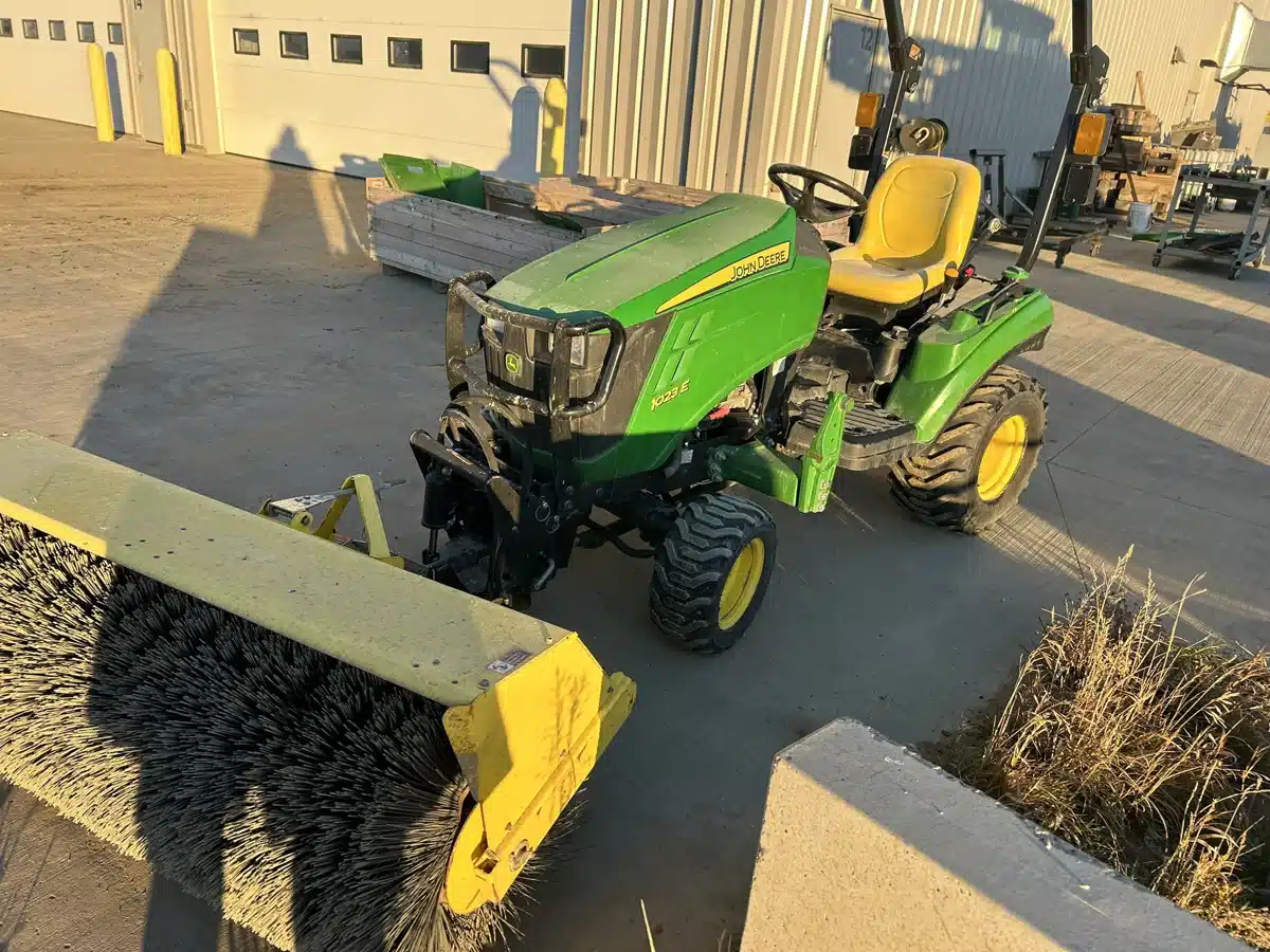 Gallery image 2 for Used 2021 John Deere 1023E Tractor