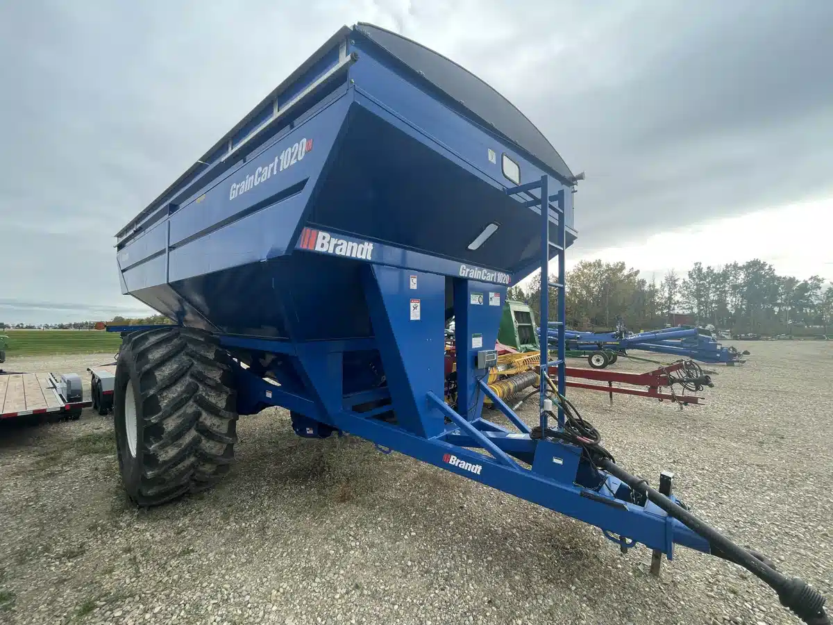 Gallery image 2 for Used 2017 Brandt 1020XT Grain Cart