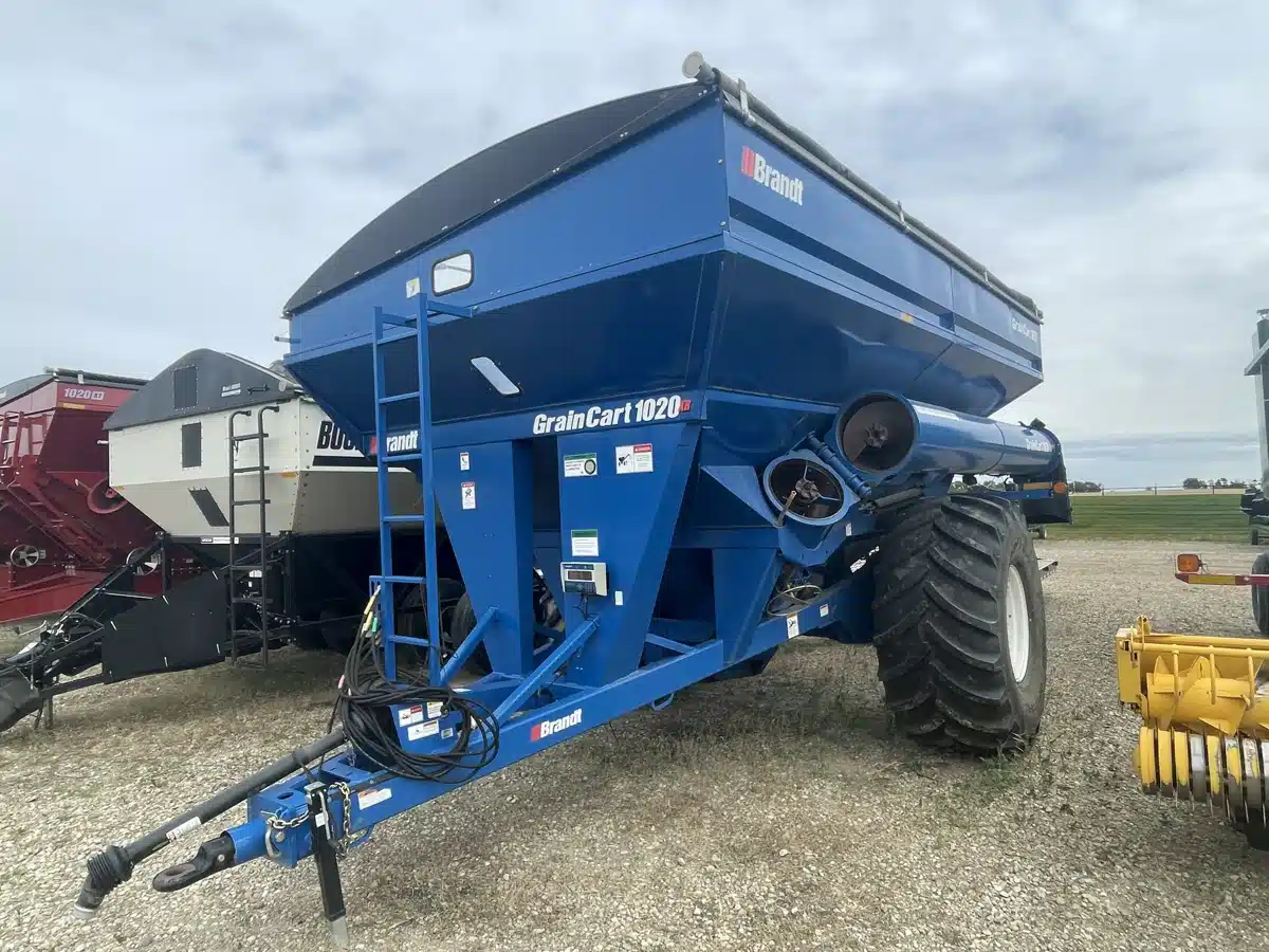 Gallery image 1 for Used 2017 Brandt 1020XT Grain Cart