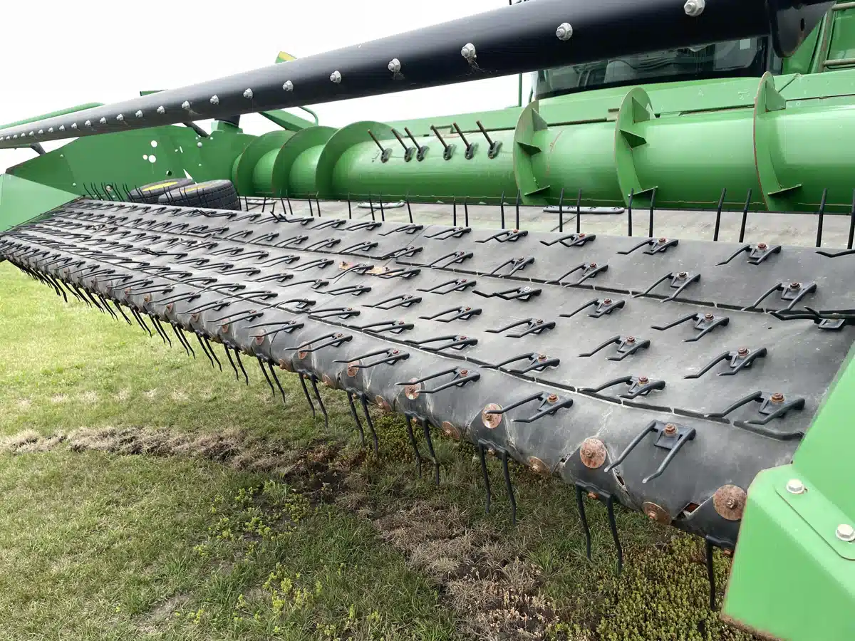 Gallery image 1 for Used 2014 John Deere 615P Header - Pickup