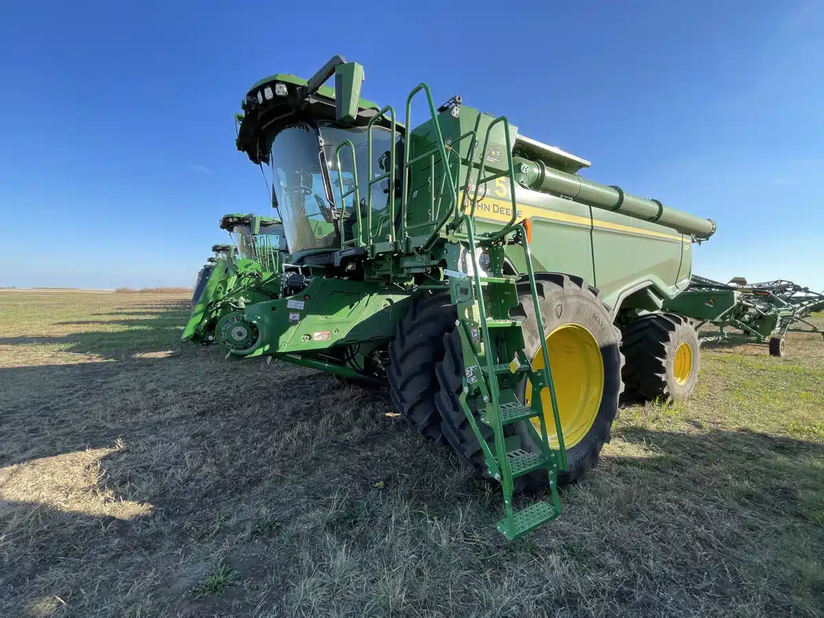 Gallery image 2 for Used 2022 John Deere X9 1000 Combine