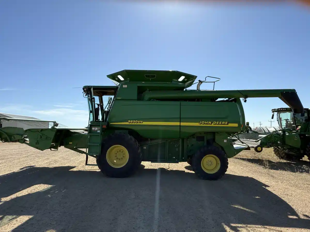 Gallery image 2 for Used 2000 John Deere 9650 STS Combine