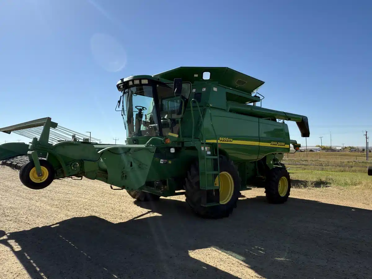 Gallery image 1 for Used 2000 John Deere 9650 STS Combine