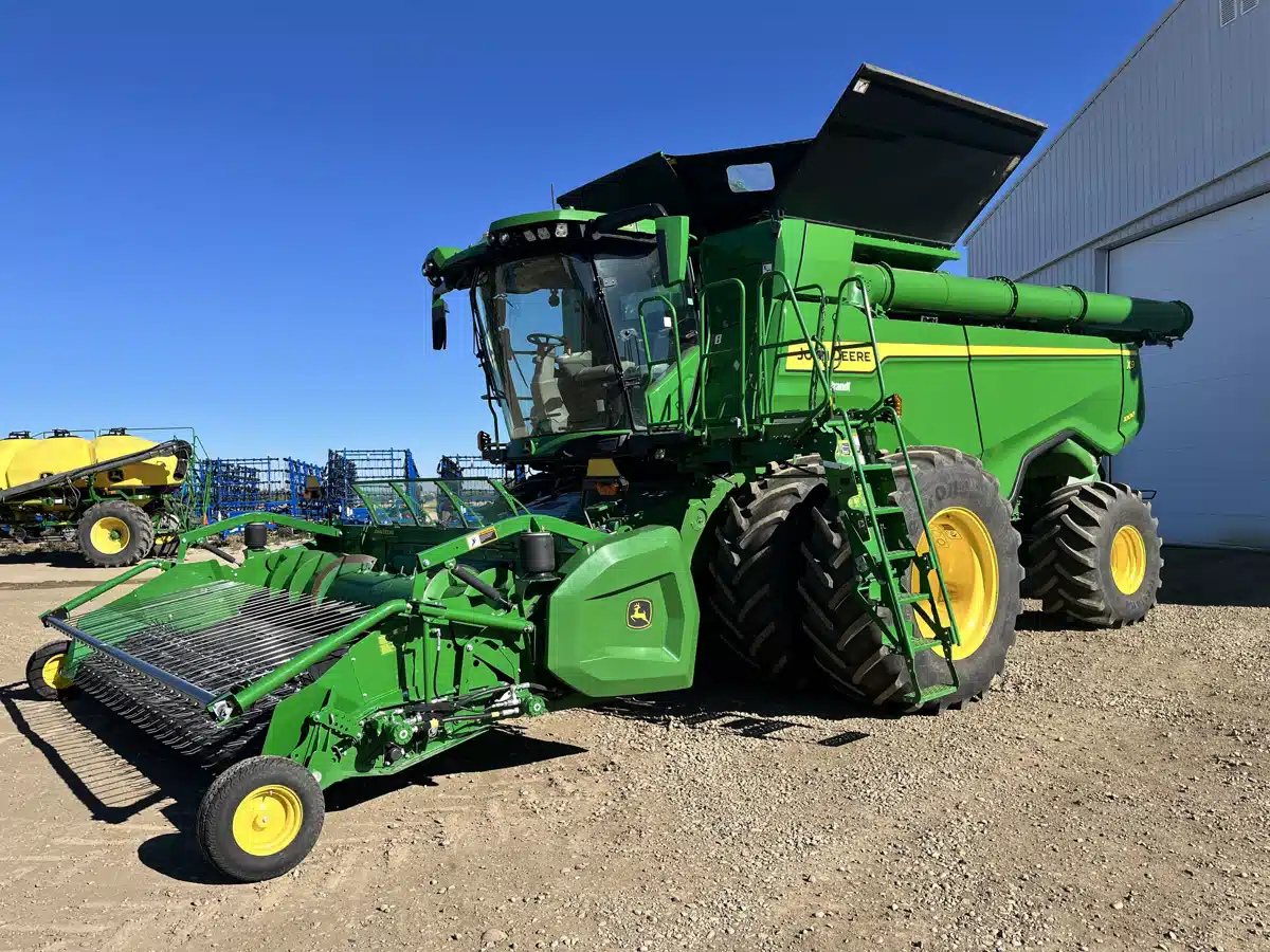 Gallery image 1 for Used 2023 John Deere X9 1000 Combine