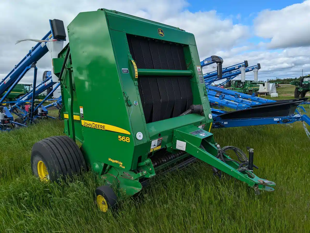 Gallery image 2 for Used 2008 John Deere 568 Round Baler