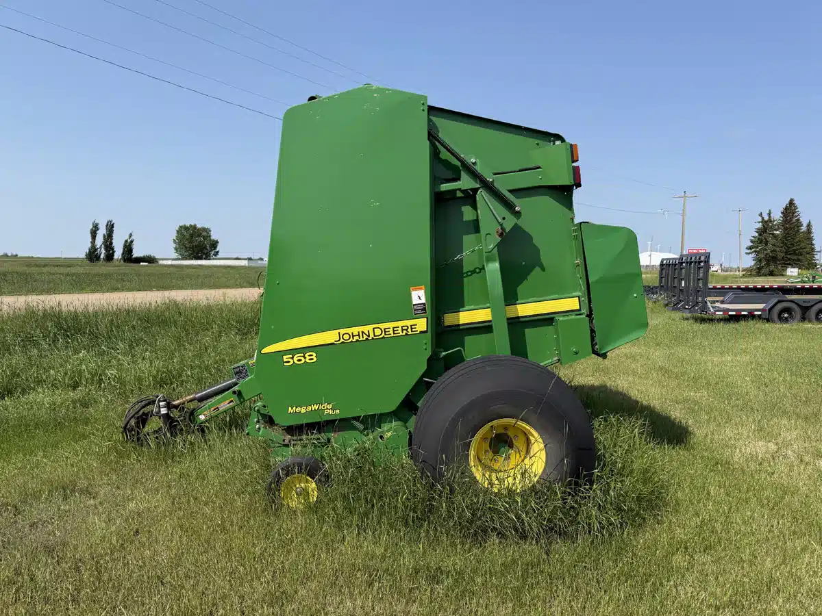 Gallery image 2 for Used 2011 John Deere 568 Round Baler